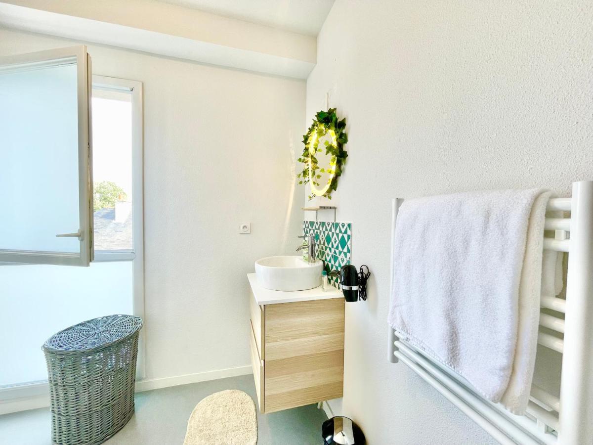 Nazaire - White Lion - Centre - Au Calme - Parking Privatif Aerien - Internet Debit Fibre Apartment